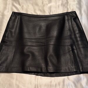 Laundry By Shelli Segal Black Faux Leather Mini Skirt with Side Slit Detail